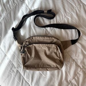 BAGGU Fanny Pack in Dove